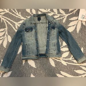 Jean jacket, size small, like new !